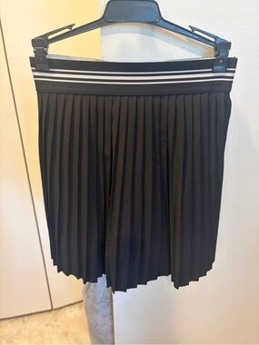 Lou & Grey Pleated Skirt w/ Built-In Shorts – Black – XS – Tennis Style
